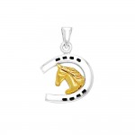 Le symbole significatif du Moyen Âge ~ Cheval frison en argent sterling dans les bijoux pendentifs en fer à cheval avec accent en or 14 carats