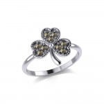 A young spring of luck and happiness Silver Celtic Shamrock Ring with Marcasite