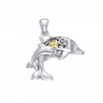 Doux dauphins en steampunk ~ Pendentif de bijoux en argent sterling avec accent d’or 14k