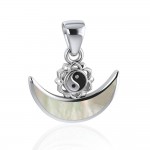 Symbole Yin Yang avec pendentif en argent sterling en croissant de lune incrusté