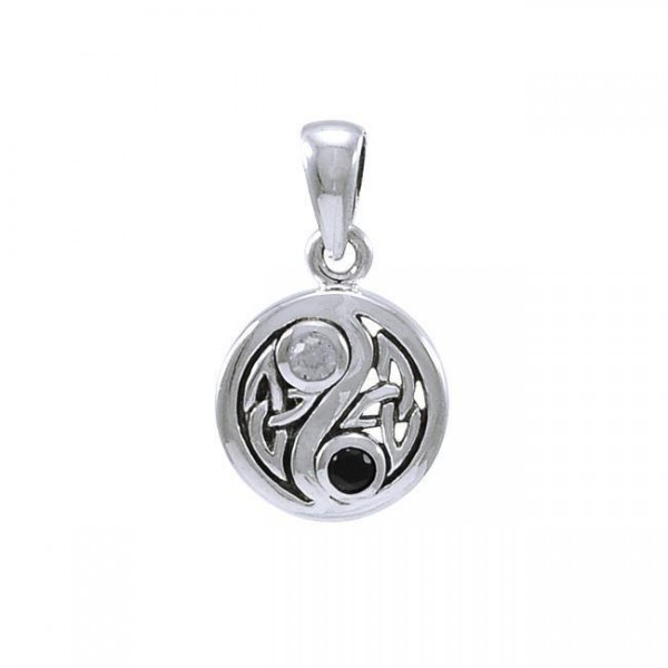 Nœud celtique dans le pendentif de symbole Yin Yang