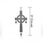 Pendentif médiéval en argent en croix celtique avec pierres précieuses