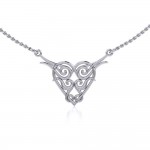 Une expression de bon goût de l’amour intérieur, de la force et de la passion ~ Celtic Knotwork Heart Sterling Silver Necklace Bijoux